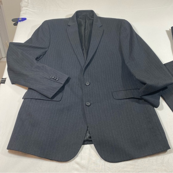 Kenneth Cole Reaction Pinstripe Suit 2 piece suit Straight leg pants sz … - Picture 6 of 16
